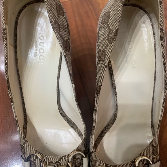 🚫SOLD🚫Gucci Monogram Horsebit Peep Toe Pumps - Picture 5 of 15